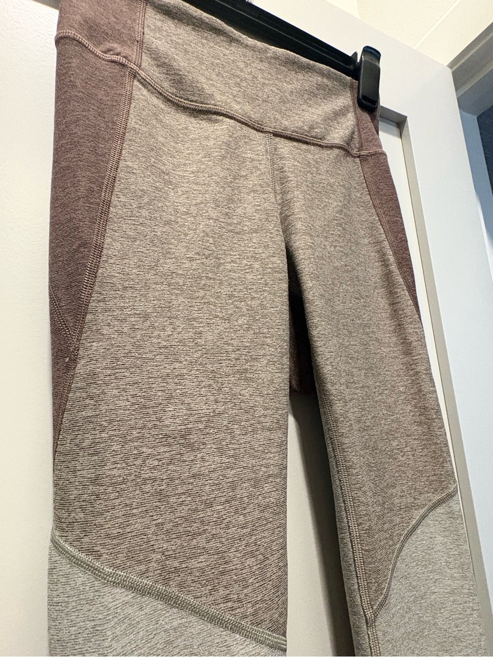 Outdoor Voices . Colorblock High Rise Leggings . Sz.XS 🤎